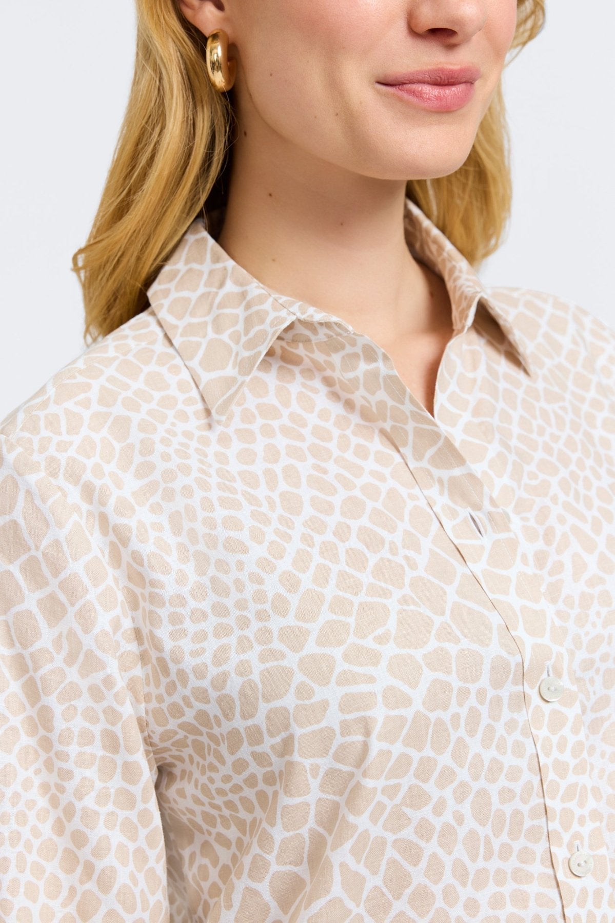 Meghan Linen Giraffe Long Sleeve Shirt